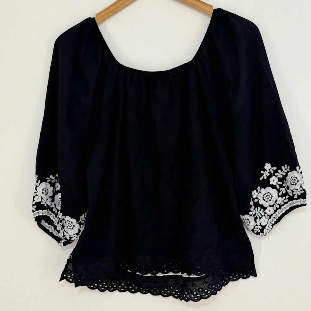 Savanna Jane Women's Embroidered Floral Boho Top Black/White Size Small - Picture 2 of 9